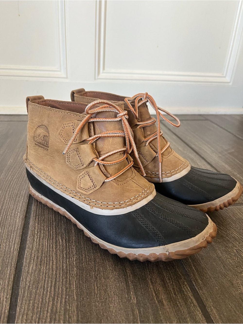 SOREL Tan Leather and Black Rubber Winter Boots, 7